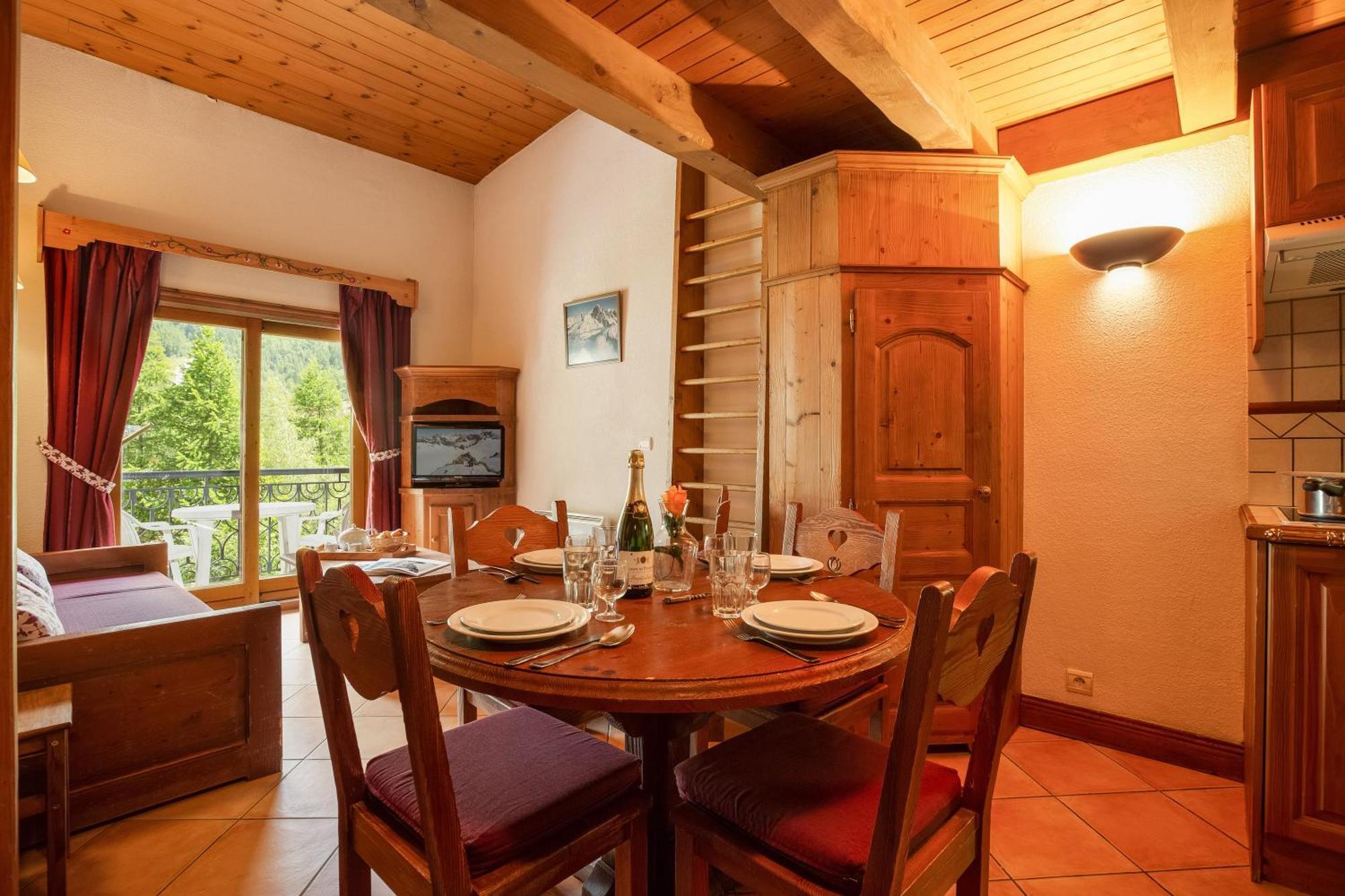 Residence Le Cristal Apartments - Happy Rentals Шамони Екстериор снимка
